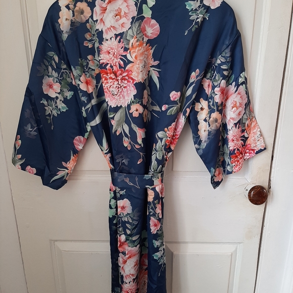 Lounge Kimono Robe - Picture 2 of 5